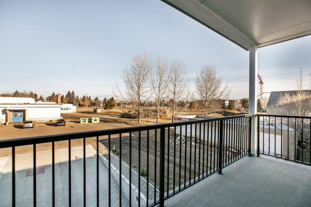 Steamy Romantic Greek Corneer Suite King U/G Wifi Edmonton Exterior foto