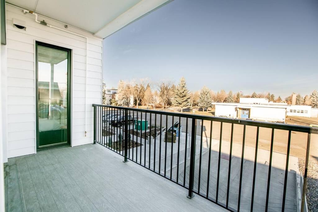 Steamy Romantic Greek Corneer Suite King U/G Wifi Edmonton Exterior foto